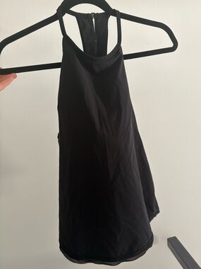 VINTAGE LULULEMON SWING CROPPED BLACK TOP WITH BUILT IN BRA